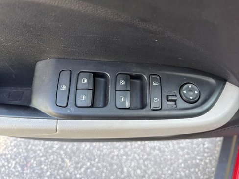 Certified 2022 Hyundai Venue SEL image 18
