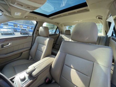 Used 2011 Mercedes-Benz E 350 4MATIC Sedan image 11