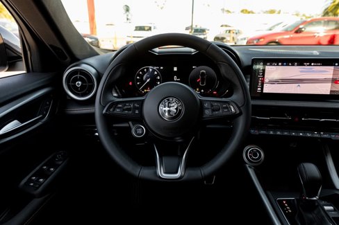 New 2025 Alfa Romeo Tonale w/ Premium Package image 18
