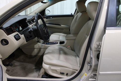 Used 2011 Chevrolet Impala LTZ image 3