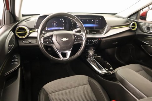 Used 2024 Chevrolet Trax LT w/ Driver Confidence Package image 2