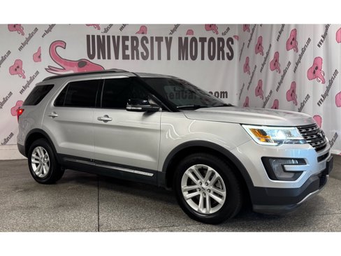 Used 2017 Ford Explorer XLT w/ Equipment Group 202A image 4