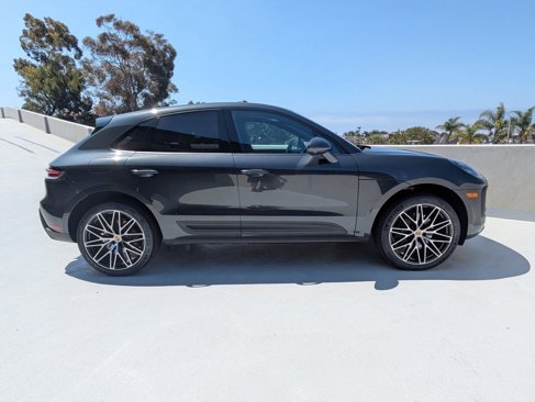 Certified 2024 Porsche Macan image 8