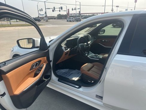 Used 2023 BMW 330i xDrive Sedan w/ Premium Package image 17