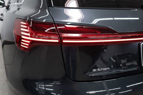 Used 2021 Audi e-tron Premium image 46