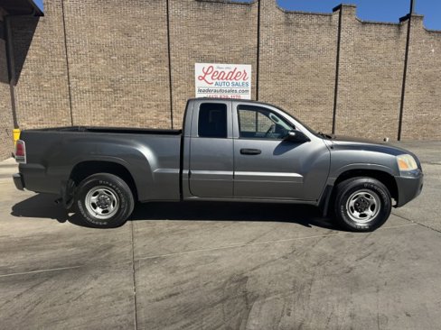 Used 2007 Mitsubishi Raider LS image 2