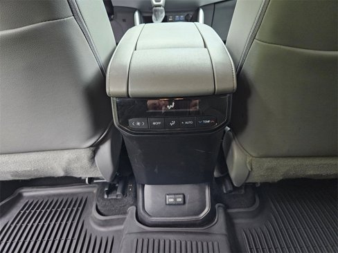 Used 2022 Toyota Highlander XLE image 20