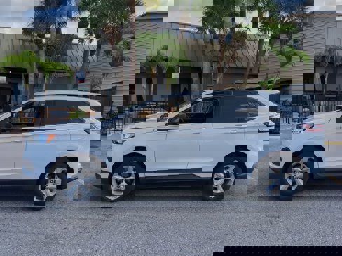 Used 2020 Ford Edge SE image 9