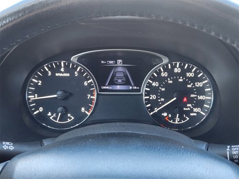 Used 2018 Nissan Pathfinder SV image 17