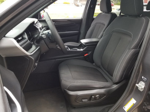 Certified 2024 Jeep Grand Cherokee Laredo w/ Luxury Tech Group I image 12