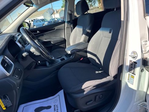 Used 2017 Kia Sorento LX w/ LX Convenience Package image 10