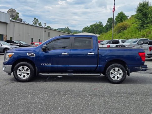 Used 2017 Nissan Titan SV image 11