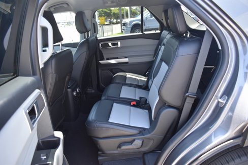 Used 2022 Ford Explorer XLT w/ Equipment Group 202A image 9