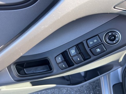 Used 2016 Hyundai Elantra SE image 18