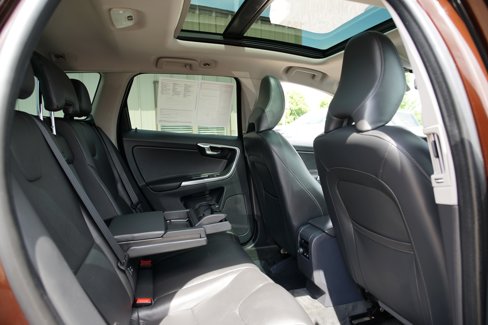 Used 2016 Volvo XC60 T6 Platinum w/ Protection Package image 13