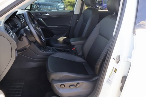 Used 2019 Volkswagen Tiguan SE w/ Panoramic Sunroof Package image 12