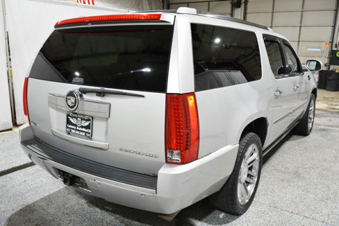 Used 2011 Cadillac Escalade ESV Premium image 9