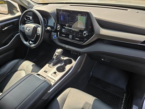 Used 2020 Toyota Highlander Limited image 15