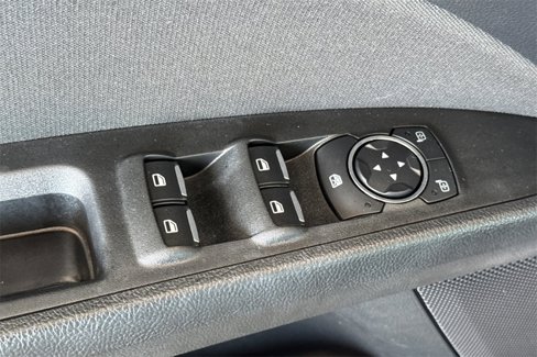 Used 2019 Ford Fusion SE image 16