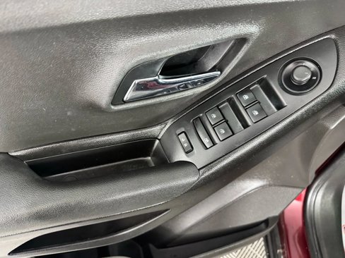 Used 2017 Chevrolet Trax LS image 37
