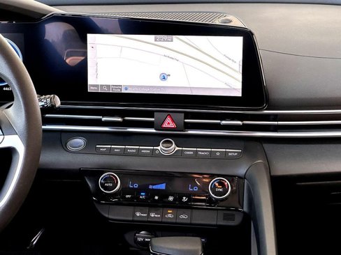 Used 2024 Hyundai Elantra SEL image 28