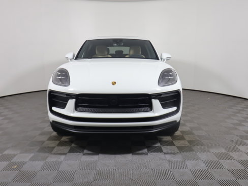 New 2025 Porsche Macan image 10