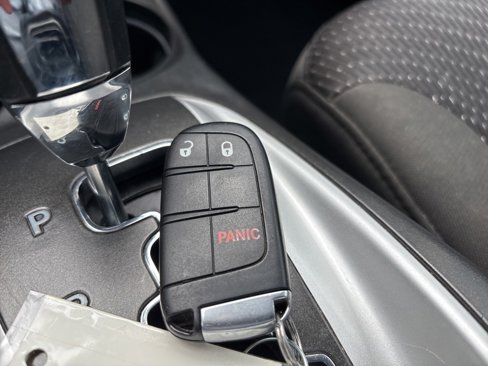 Used 2019 Dodge Journey SE image 24