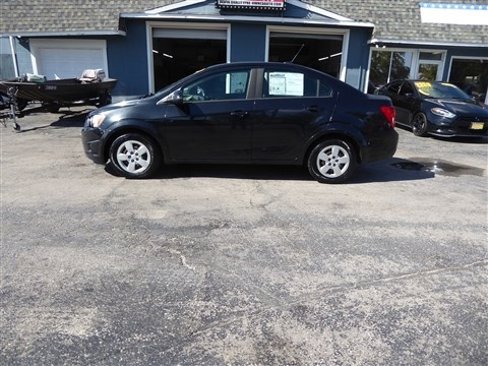 Used 2014 Chevrolet Sonic LS image 2