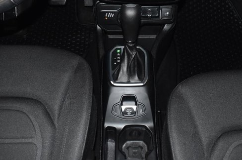 Certified 2019 Jeep Renegade Latitude w/ Cold Weather Group image 19