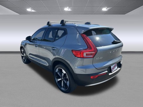 Used 2019 Volvo XC40 T5 Momentum image 5