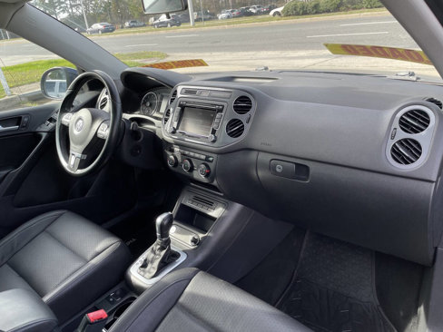 Used 2015 Volkswagen Tiguan SE image 25