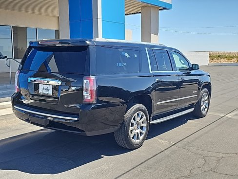 Used 2019 GMC Yukon XL Denali image 3