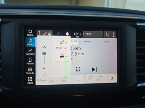 Used 2022 Chrysler Voyager LX image 24