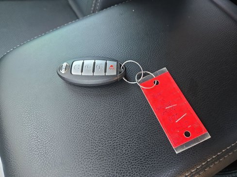 Used 2018 Nissan Pathfinder SV image 30