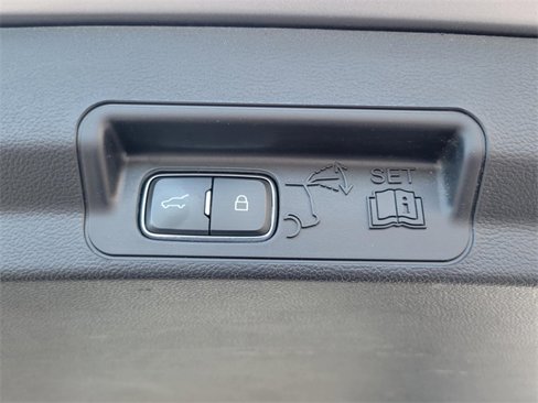 Used 2022 Ford Explorer XLT image 15