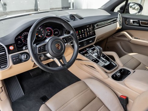 Certified 2022 Porsche Cayenne Platinum Edition image 4