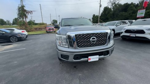 Used 2018 Nissan Titan SV image 4