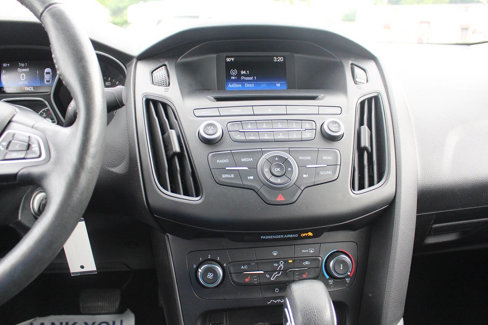Used 2017 Ford Focus SE w/ Cold Weather Package image 11