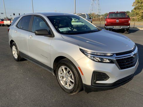 Used 2022 Chevrolet Equinox LS w/ LS Convenience Package image 2
