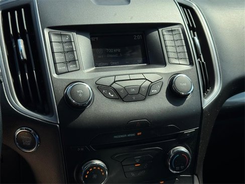 Used 2018 Ford Edge SE image 15