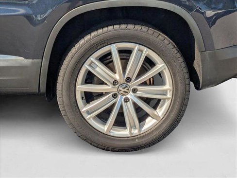 Used 2014 Volkswagen Tiguan SE image 19