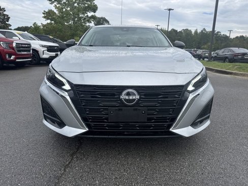 Used 2024 Nissan Altima 2.5 SV image 2