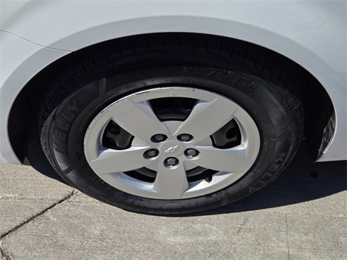Used 2015 Chevrolet Sonic LS image 9