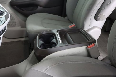 Used 2018 Chrysler Pacifica Touring Plus image 41