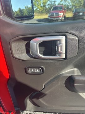 Used 2019 Jeep Wrangler Sport image 18