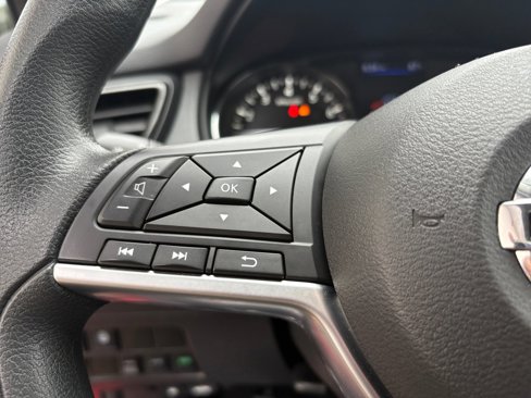 Certified 2020 Nissan Rogue Sport S image 11