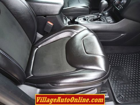 Used 2019 Jeep Cherokee Latitude Plus w/ Cold Weather Group image 31
