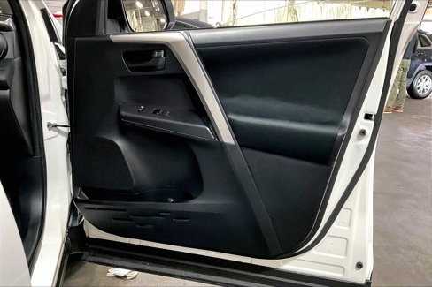 Used 2018 Toyota RAV4 LE image 22