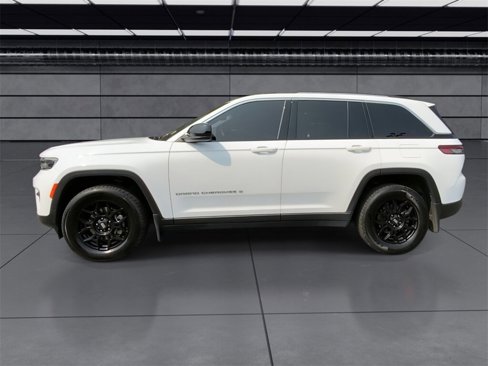 Used 2022 Jeep Grand Cherokee Laredo w/ Luxury Tech Group I image 5