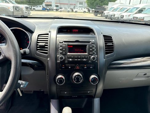 Used 2011 Kia Sorento LX w/ Convenience Pkg image 15